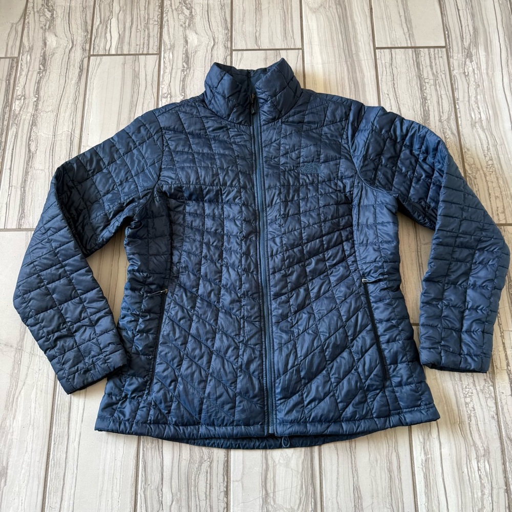 The North Face Thermoball insulated jacket. EUC